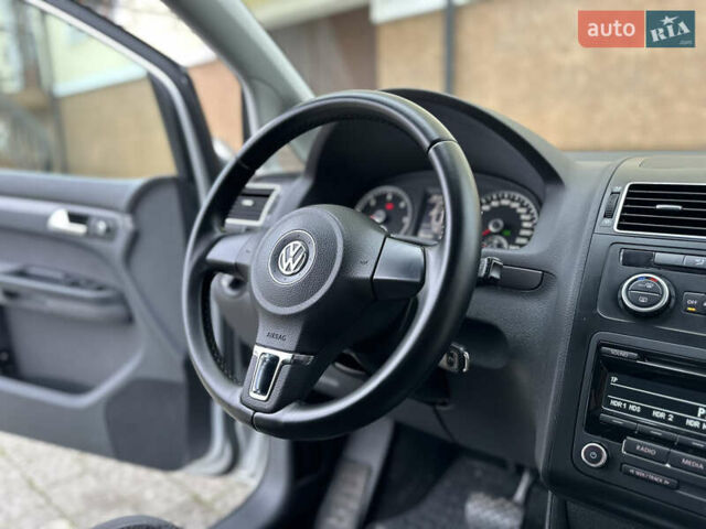 Серый Фольксваген Туран, объемом двигателя 2 л и пробегом 225 тыс. км за 10999 $, фото 92 на Automoto.ua
