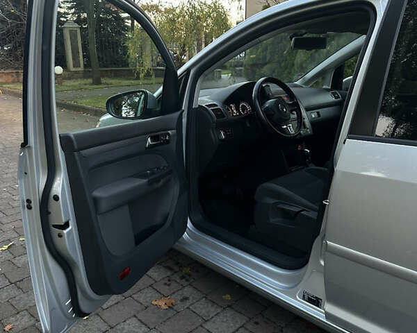 Фольксваген Туран 2013 в Сарнах на Automoto.ua Серый Фольксваген Туран, объемом двигателя 1.6 л и пробегом 249 тыс. км за 11350 $, фото 30 на Automoto.ua