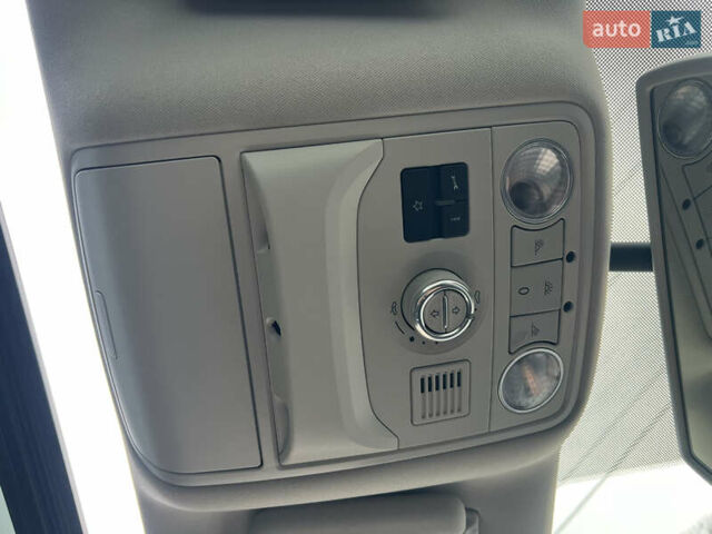 Серый Фольксваген Туран, объемом двигателя 1.97 л и пробегом 163 тыс. км за 14499 $, фото 63 на Automoto.ua