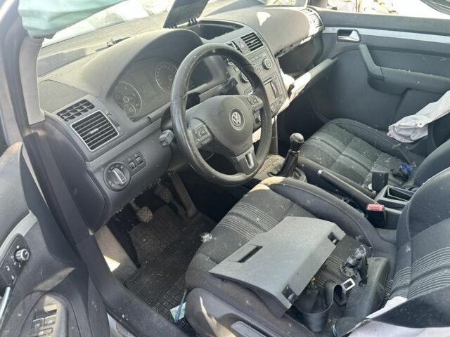 Сірий Фольксваген Туран, об'ємом двигуна 1.6 л та пробігом 145 тис. км за 3700 $, фото 6 на Automoto.ua