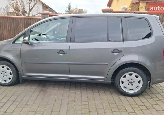 Серый Фольксваген Туран, объемом двигателя 1.97 л и пробегом 179 тыс. км за 14200 $, фото 4 на Automoto.ua