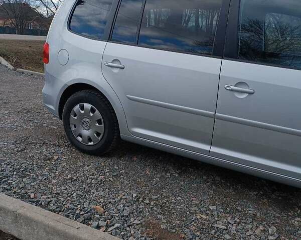 Серый Фольксваген Туран, объемом двигателя 1.6 л и пробегом 206 тыс. км за 10500 $, фото 4 на Automoto.ua