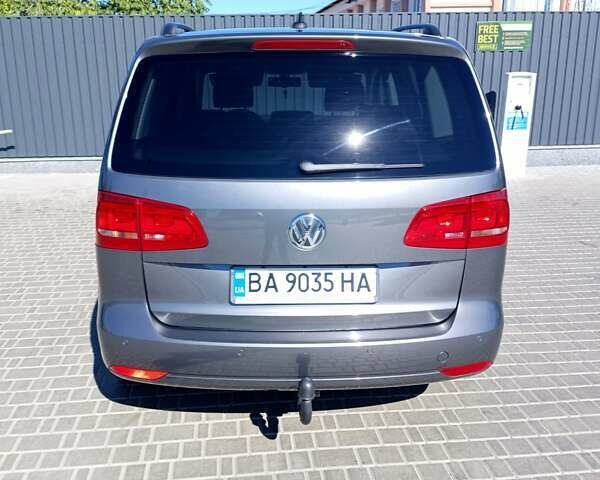 Серый Фольксваген Туран, объемом двигателя 1.6 л и пробегом 259 тыс. км за 12200 $, фото 1 на Automoto.ua