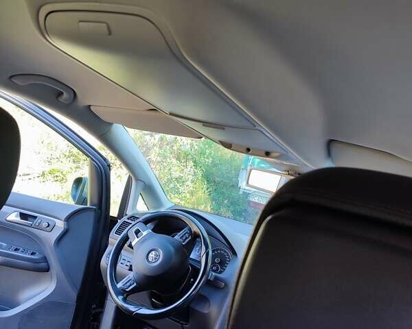 Сірий Фольксваген Туран, об'ємом двигуна 2 л та пробігом 193 тис. км за 16200 $, фото 21 на Automoto.ua