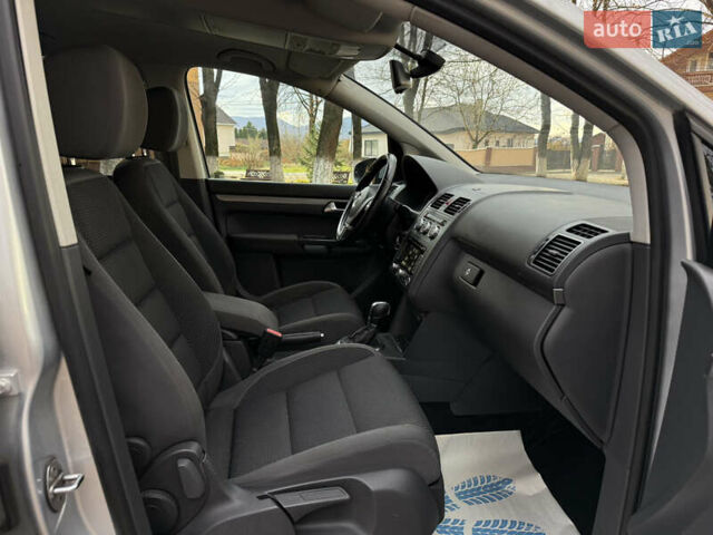 Серый Фольксваген Туран, объемом двигателя 1.6 л и пробегом 242 тыс. км за 10700 $, фото 29 на Automoto.ua