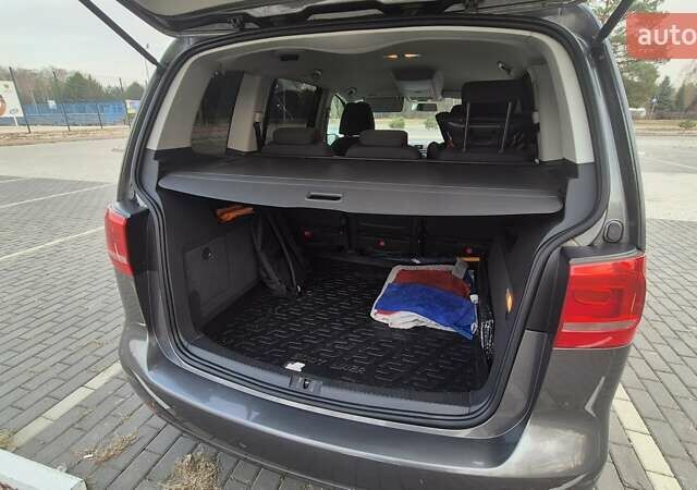 Серый Фольксваген Туран, объемом двигателя 1.6 л и пробегом 300 тыс. км за 10500 $, фото 15 на Automoto.ua