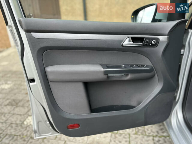 Серый Фольксваген Туран, объемом двигателя 2 л и пробегом 225 тыс. км за 10999 $, фото 116 на Automoto.ua