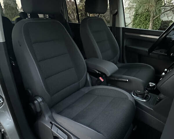 Серый Фольксваген Туран, объемом двигателя 1.6 л и пробегом 249 тыс. км за 10900 $, фото 45 на Automoto.ua