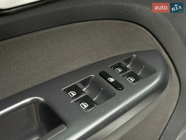 Серый Фольксваген Туран, объемом двигателя 1.39 л и пробегом 223 тыс. км за 10500 $, фото 18 на Automoto.ua