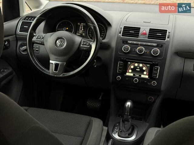 Серый Фольксваген Туран, объемом двигателя 1.6 л и пробегом 242 тыс. км за 10700 $, фото 24 на Automoto.ua