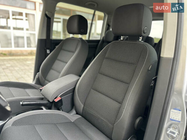 Серый Фольксваген Туран, объемом двигателя 2 л и пробегом 225 тыс. км за 10999 $, фото 121 на Automoto.ua