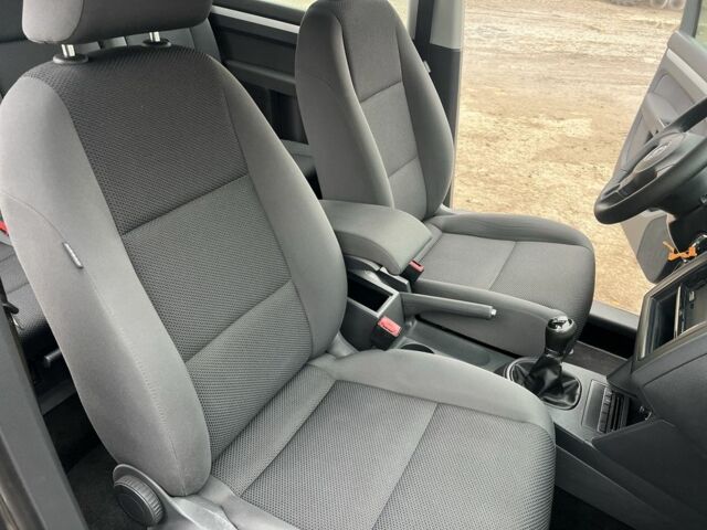 Серый Фольксваген Туран, объемом двигателя 1.6 л и пробегом 227 тыс. км за 9350 $, фото 23 на Automoto.ua