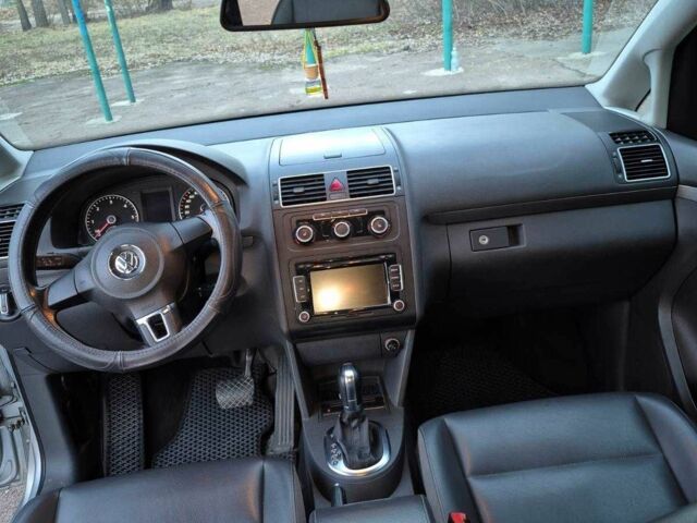 Сірий Фольксваген Туран, об'ємом двигуна 2 л та пробігом 270 тис. км за 9000 $, фото 15 на Automoto.ua