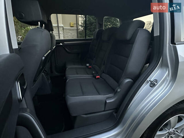 Серый Фольксваген Туран, объемом двигателя 1.6 л и пробегом 249 тыс. км за 10900 $, фото 38 на Automoto.ua