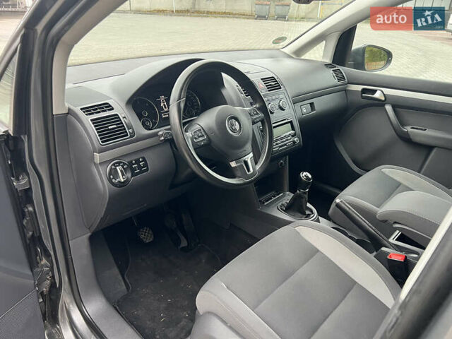 Серый Фольксваген Туран, объемом двигателя 1.6 л и пробегом 201 тыс. км за 12800 $, фото 19 на Automoto.ua