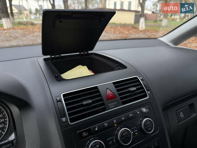 Серый Фольксваген Туран, объемом двигателя 1.6 л и пробегом 242 тыс. км за 10700 $, фото 36 на Automoto.ua