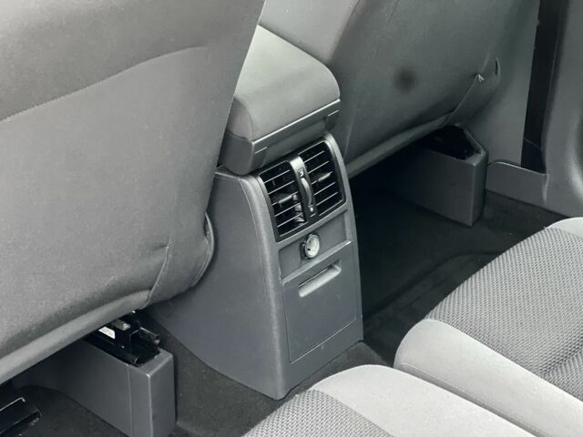 Серый Фольксваген Туран, объемом двигателя 1.6 л и пробегом 227 тыс. км за 9350 $, фото 17 на Automoto.ua