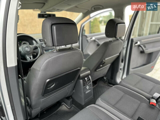 Серый Фольксваген Туран, объемом двигателя 2 л и пробегом 225 тыс. км за 10999 $, фото 134 на Automoto.ua