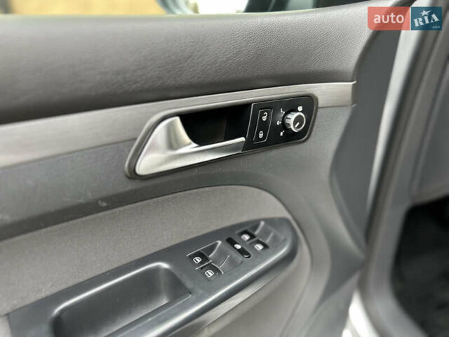 Серый Фольксваген Туран, объемом двигателя 2 л и пробегом 225 тыс. км за 10999 $, фото 117 на Automoto.ua