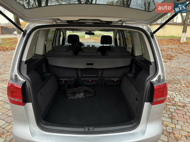 Серый Фольксваген Туран, объемом двигателя 1.6 л и пробегом 242 тыс. км за 10700 $, фото 20 на Automoto.ua