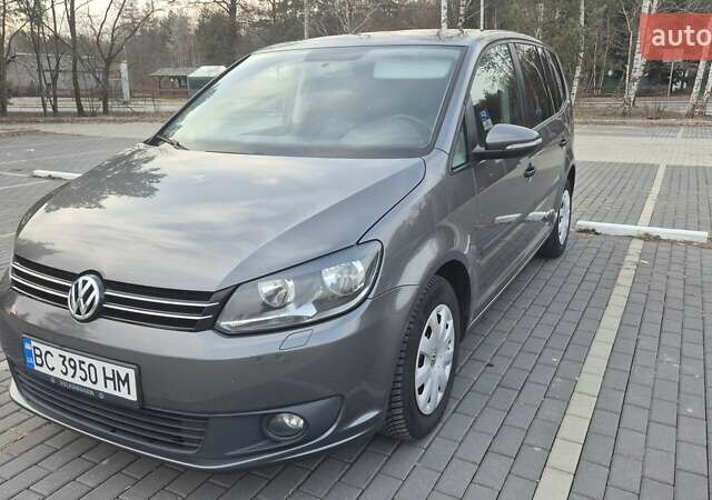 Серый Фольксваген Туран, объемом двигателя 1.6 л и пробегом 300 тыс. км за 10500 $, фото 2 на Automoto.ua