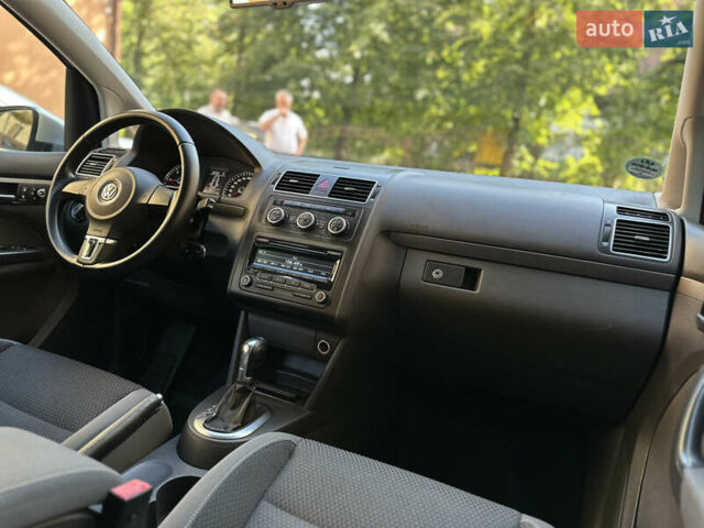 Сірий Фольксваген Туран, об'ємом двигуна 2 л та пробігом 225 тис. км за 11999 $, фото 122 на Automoto.ua