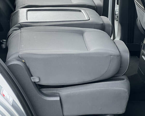 Серый Фольксваген Туран, объемом двигателя 1.97 л и пробегом 163 тыс. км за 14499 $, фото 80 на Automoto.ua