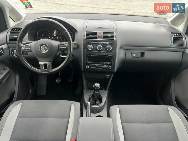 Серый Фольксваген Туран, объемом двигателя 1.6 л и пробегом 201 тыс. км за 12800 $, фото 23 на Automoto.ua