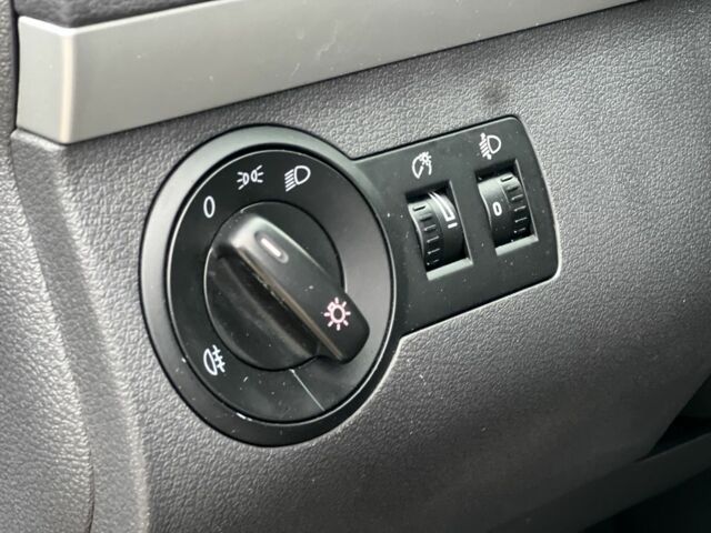 Серый Фольксваген Туран, объемом двигателя 1.6 л и пробегом 227 тыс. км за 9350 $, фото 11 на Automoto.ua