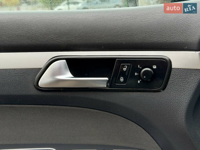 Серый Фольксваген Туран, объемом двигателя 1.39 л и пробегом 223 тыс. км за 10500 $, фото 19 на Automoto.ua