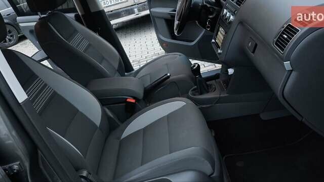 Серый Фольксваген Туран, объемом двигателя 1.4 л и пробегом 194 тыс. км за 9700 $, фото 8 на Automoto.ua