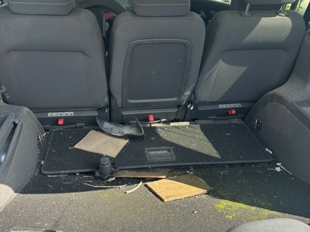 Сірий Фольксваген Туран, об'ємом двигуна 1.6 л та пробігом 145 тис. км за 3700 $, фото 11 на Automoto.ua