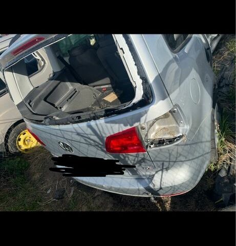 Сірий Фольксваген Туран, об'ємом двигуна 1.6 л та пробігом 145 тис. км за 3700 $, фото 4 на Automoto.ua