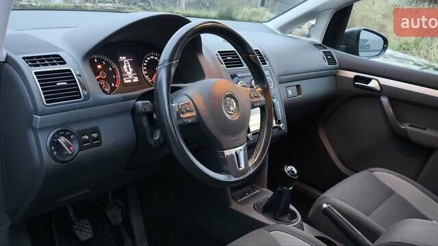 Серый Фольксваген Туран, объемом двигателя 1.4 л и пробегом 194 тыс. км за 9700 $, фото 21 на Automoto.ua