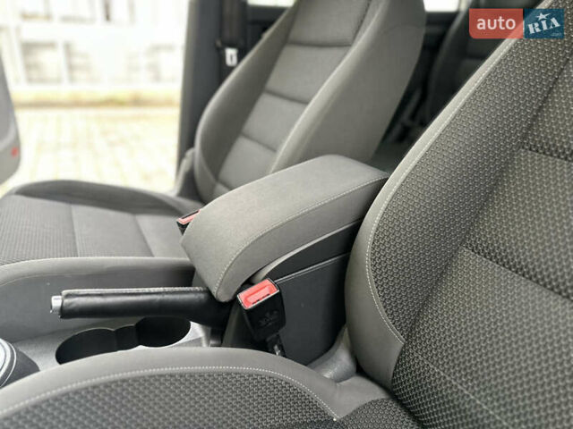 Серый Фольксваген Туран, объемом двигателя 2 л и пробегом 225 тыс. км за 10999 $, фото 123 на Automoto.ua