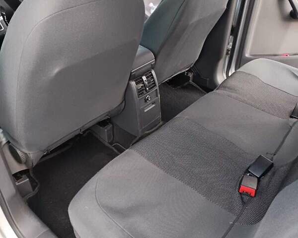 Серый Фольксваген Туран, объемом двигателя 1.6 л и пробегом 206 тыс. км за 10500 $, фото 2 на Automoto.ua