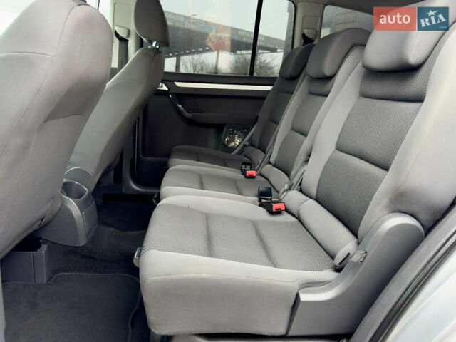 Серый Фольксваген Туран, объемом двигателя 1.39 л и пробегом 223 тыс. км за 10500 $, фото 25 на Automoto.ua