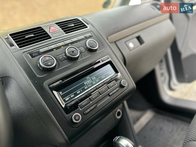 Серый Фольксваген Туран, объемом двигателя 2 л и пробегом 225 тыс. км за 10999 $, фото 111 на Automoto.ua