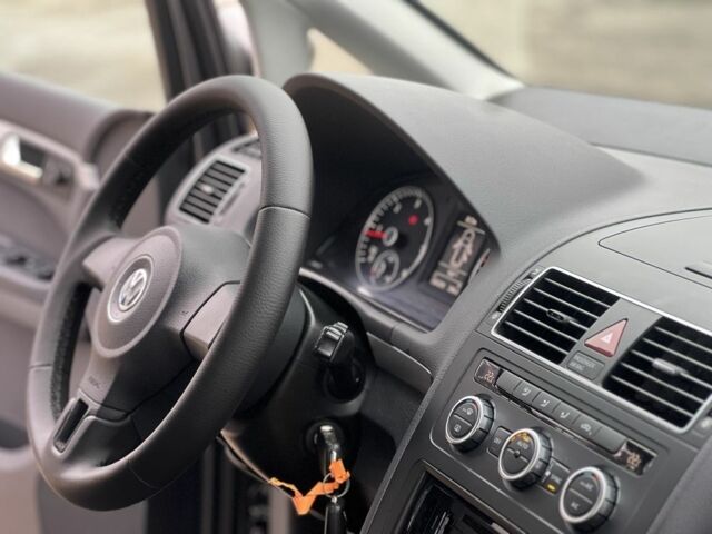 Серый Фольксваген Туран, объемом двигателя 1.6 л и пробегом 227 тыс. км за 9350 $, фото 22 на Automoto.ua