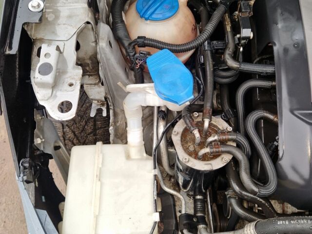 Серый Фольксваген Туран, объемом двигателя 1.6 л и пробегом 220 тыс. км за 6950 $, фото 5 на Automoto.ua