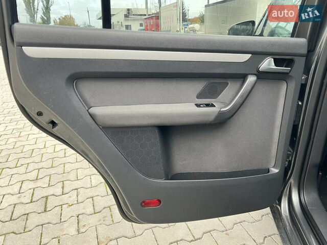 Серый Фольксваген Туран, объемом двигателя 1.6 л и пробегом 201 тыс. км за 12800 $, фото 11 на Automoto.ua