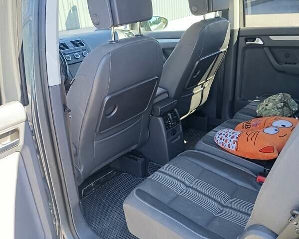 Серый Фольксваген Туран, объемом двигателя 1.6 л и пробегом 259 тыс. км за 12200 $, фото 6 на Automoto.ua