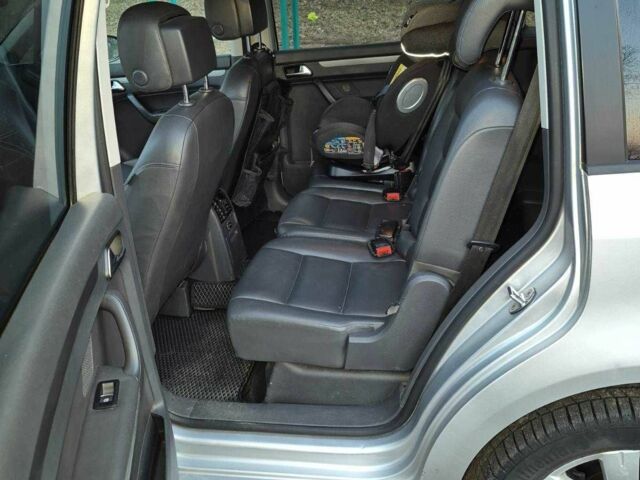 Сірий Фольксваген Туран, об'ємом двигуна 2 л та пробігом 270 тис. км за 9000 $, фото 13 на Automoto.ua