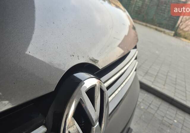 Серый Фольксваген Туран, объемом двигателя 1.6 л и пробегом 300 тыс. км за 10500 $, фото 25 на Automoto.ua