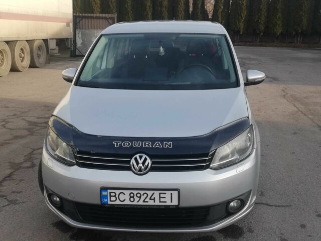 Серый Фольксваген Туран, объемом двигателя 1.6 л и пробегом 335 тыс. км за 8500 $, фото 3 на Automoto.ua