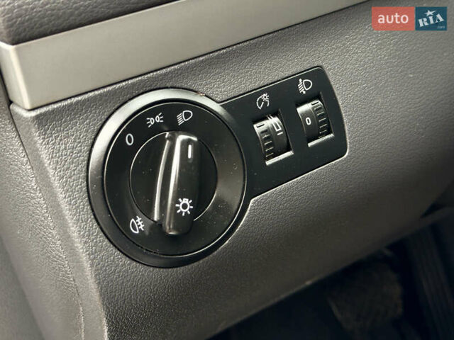 Серый Фольксваген Туран, объемом двигателя 1.39 л и пробегом 223 тыс. км за 10500 $, фото 23 на Automoto.ua