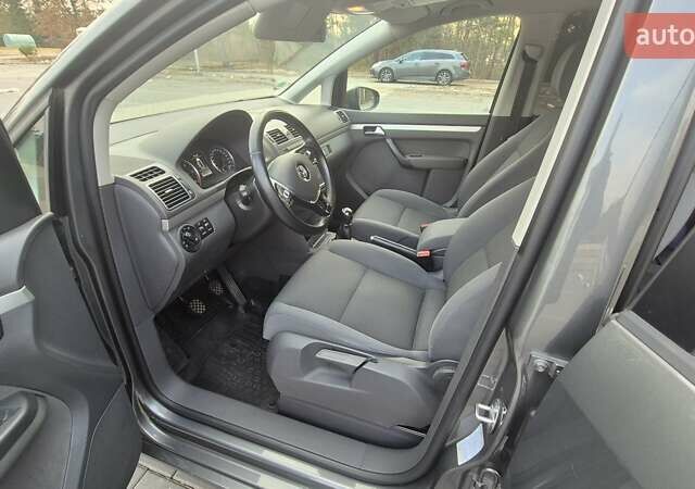 Серый Фольксваген Туран, объемом двигателя 1.6 л и пробегом 300 тыс. км за 10500 $, фото 13 на Automoto.ua