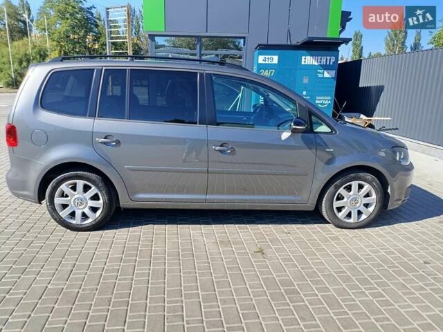 Серый Фольксваген Туран, объемом двигателя 1.6 л и пробегом 259 тыс. км за 12200 $, фото 3 на Automoto.ua