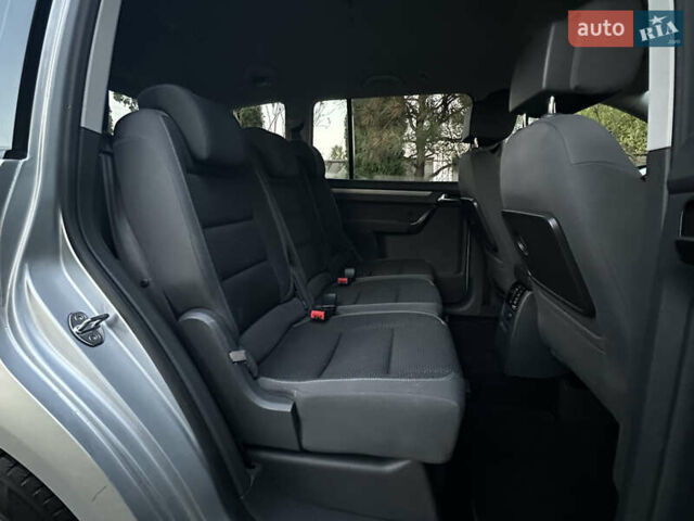 Фольксваген Туран 2013 в Сарнах на Automoto.ua Серый Фольксваген Туран, объемом двигателя 1.6 л и пробегом 249 тыс. км за 11350 $, фото 39 на Automoto.ua