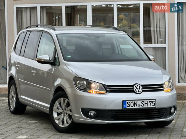 Серый Фольксваген Туран, объемом двигателя 2 л и пробегом 225 тыс. км за 10999 $, фото 1 на Automoto.ua